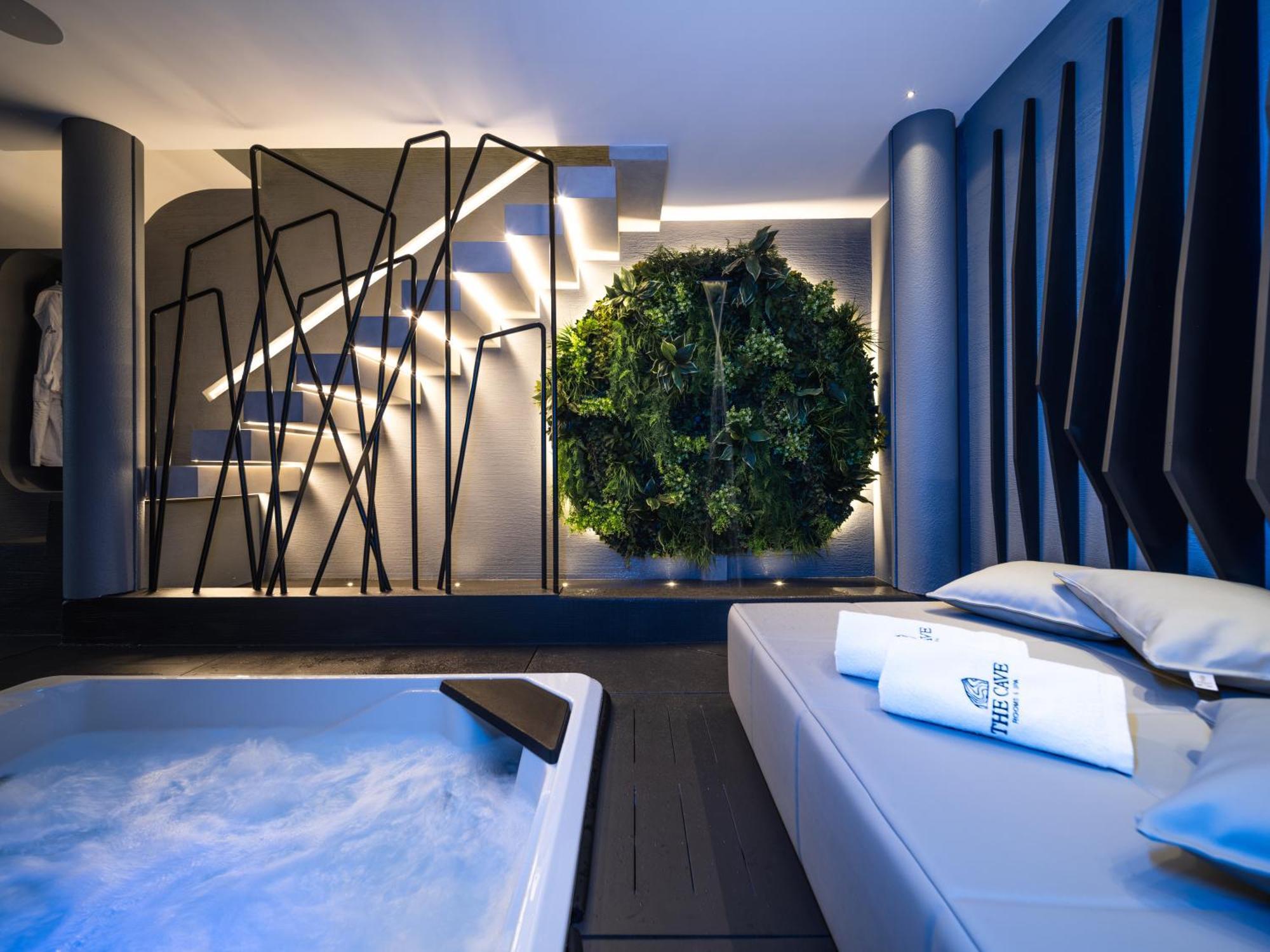 The Cave Suites Spa Βιέστε Εξωτερικό φωτογραφία